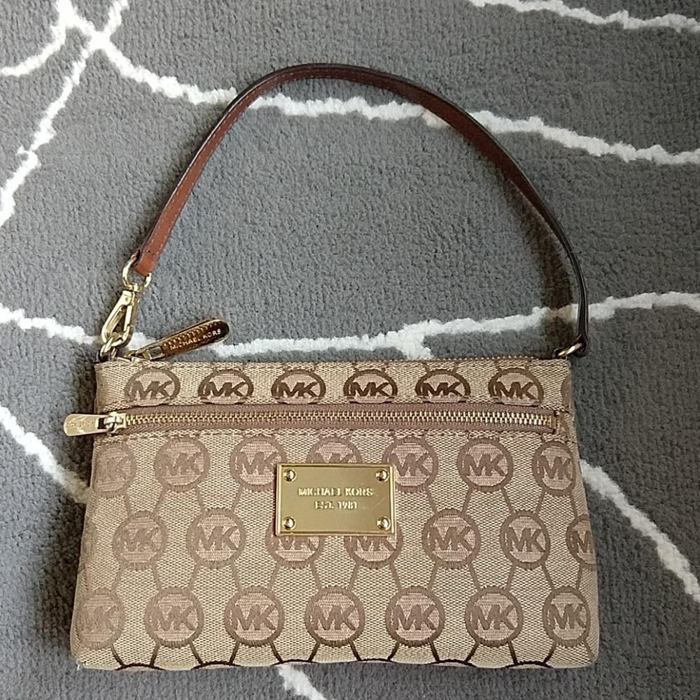 MICHAEL KORS wristlet